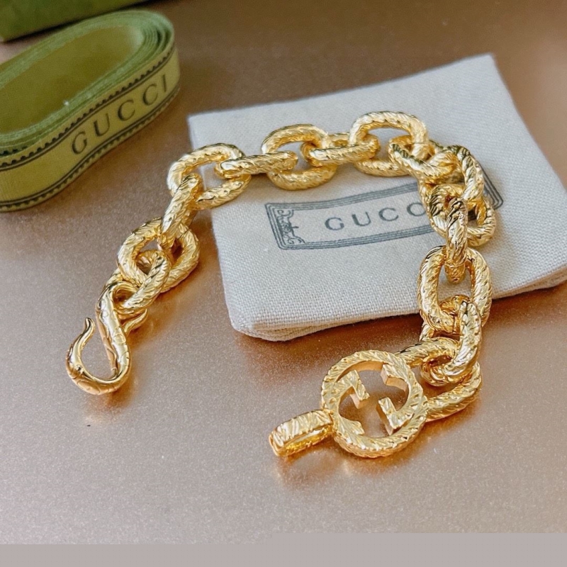 G*u*i bracelets